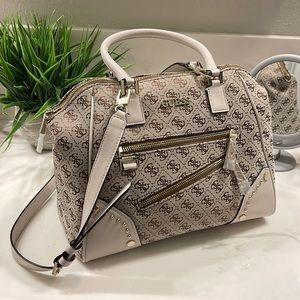 Guess Shoulder Bag